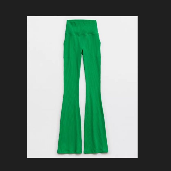 VGUC Aerie Offline Ribbed Flare Pants size Large - Picture 1 of 4